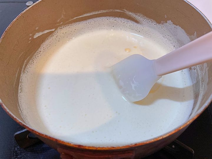 鍋に戻して混ぜながら火を入れる