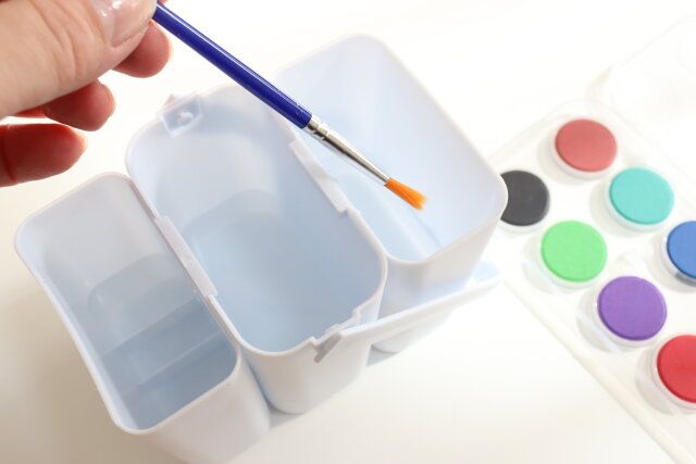 セリアの絵の具に使える3そう筆洗い
