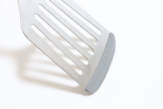 ダイソーのコーティングを剥がしにくいターナーは先端にゴム付き