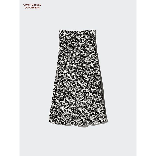 ユニクロのレーヨンミディスカート