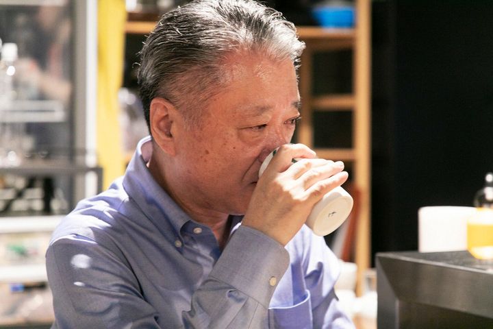 「千本桜 熟成ハマコマチ 2025」をじっくりと堪能する、りゅういちさん