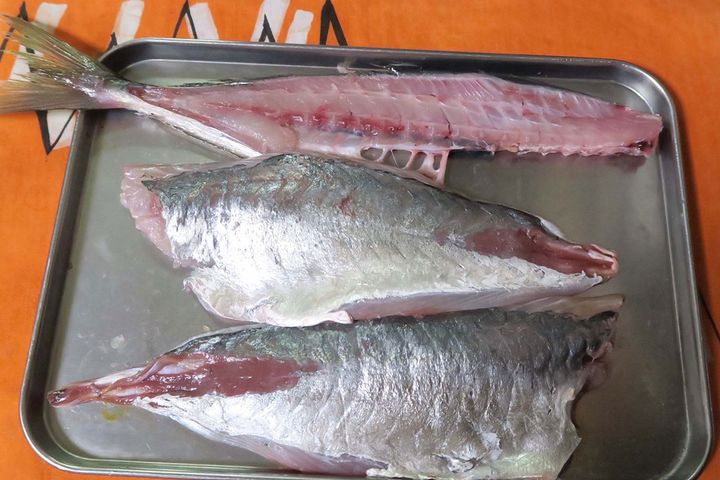 三枚おろしを覚えておくと料理の幅も広がります！