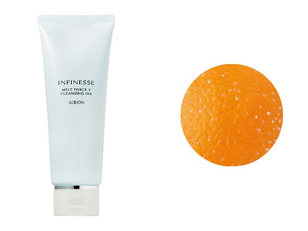 01：アルビオン 皮の表面はだいたい落ちたけれど、凹みに入り込んだファンデは少し残っている。