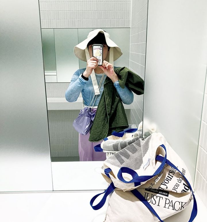 つば広帽子でおしゃれに日よけ