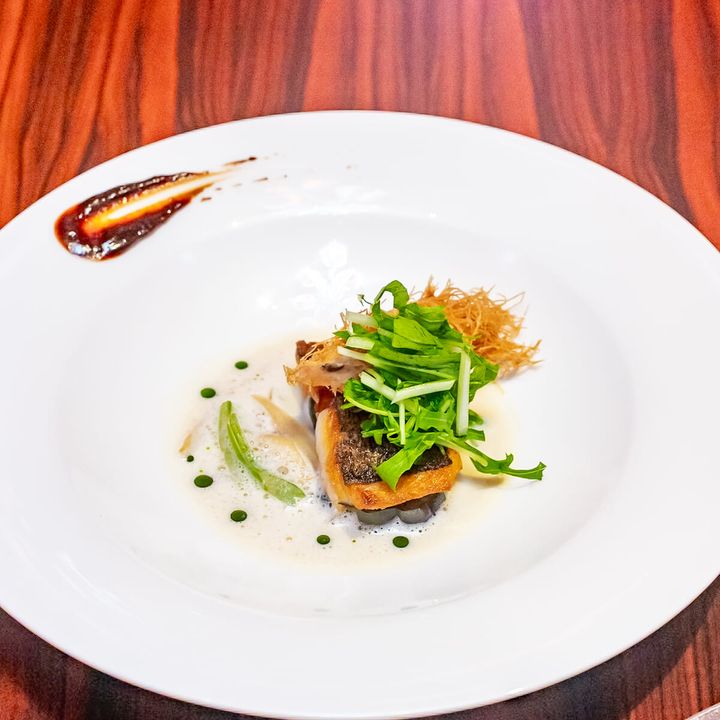 イサキのポワレと海老しんじょのカダイフ揚げ 豆乳と白だしのナージュソース