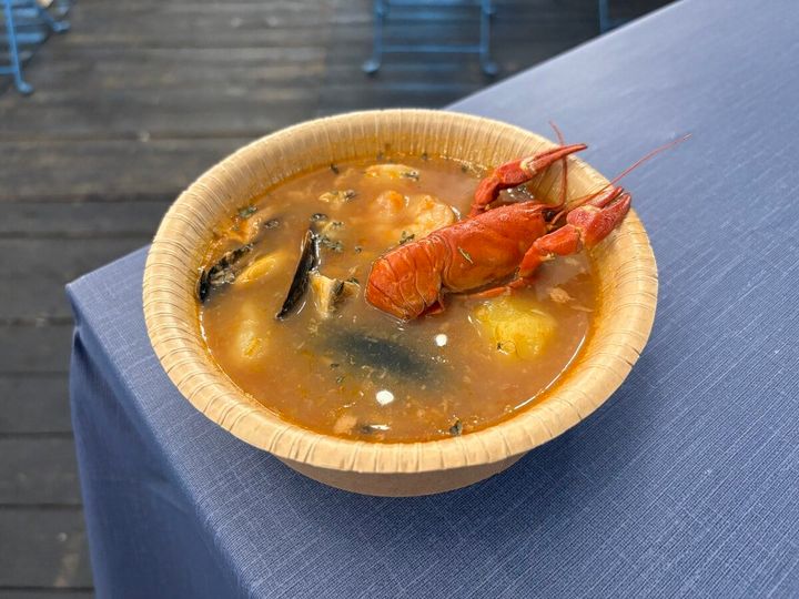 フランス／Écrevisses ＆ Vin ザリガニと魚介のブイヤベース