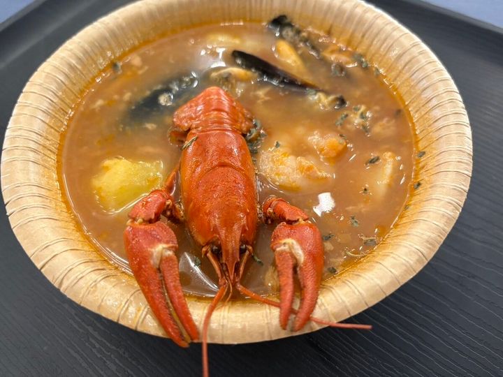 フランス／Écrevisses ＆ Vin ザリガニと魚介のブイヤベース