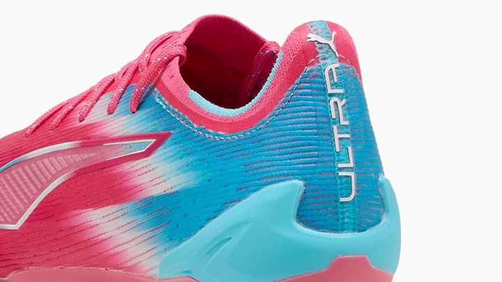 未来的デザインのサッカースパイクコレクションが登場！PUMAらしいツートンカラーの新作