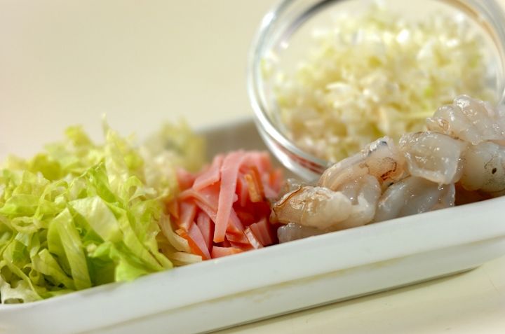 ぷりぷりエビを味わう！基本のチャーハン by 森岡 恵さんの下準備2