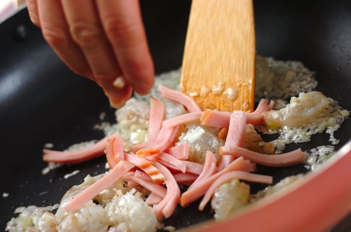 ぷりぷりエビを味わう！基本のチャーハン by 森岡 恵さんの作り方1