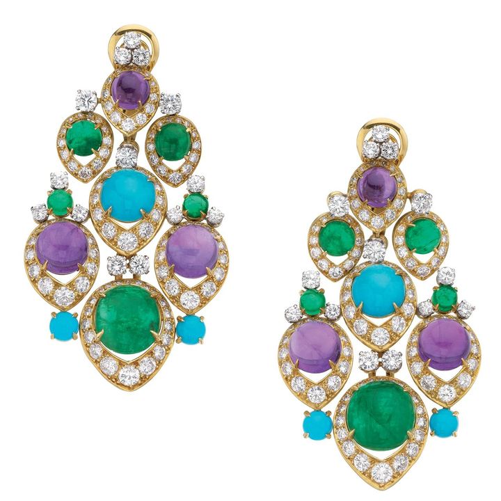 《ペンダントイヤリング》 ゴールド、プラチナ、エメラルド、アメシスト、ターコイズ、ダイヤモンド 1968年 リン・レブソン旧蔵 ブルガリ・ヘリテージ・コレクション