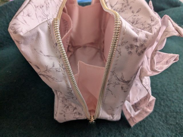 SNIDEL HOMEフリル付きポーチ 内部全体