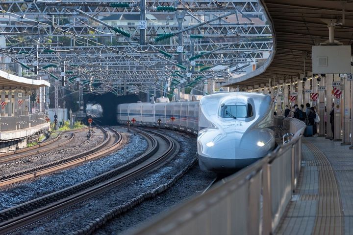駅のホームのイメージ