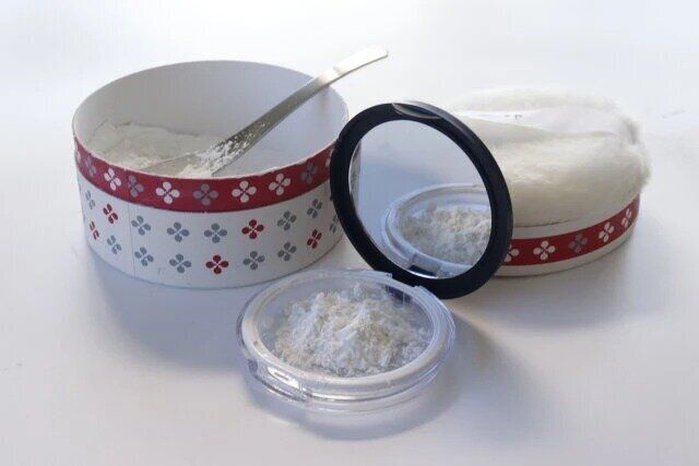 ダイソーのミラー付きパウダーケース パフ1Pセット2