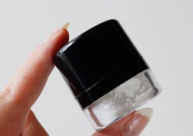 ダイソーのスポンジ付チーク容器2