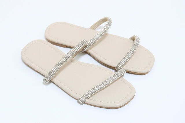 ダイソー サンダル（合皮・フラット・ストーン）