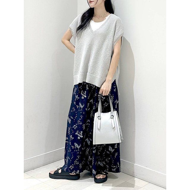 グローバルワークのVネックベストとカップ付きタンクセット