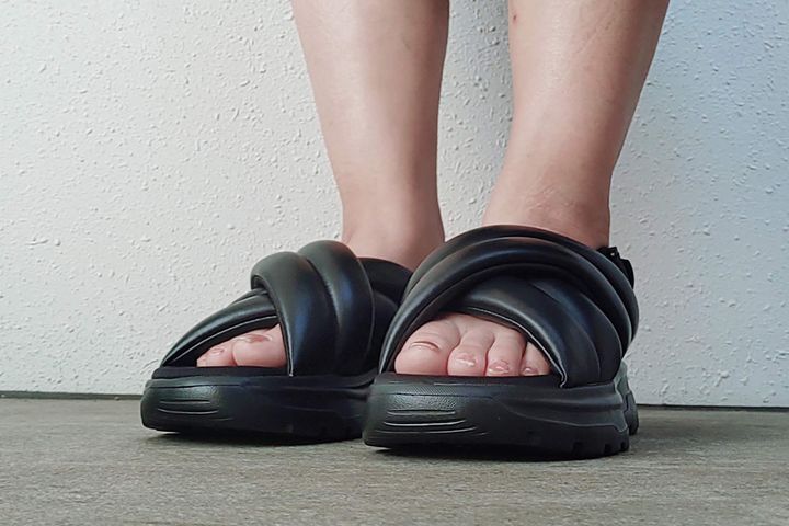 790円には見えない……？ GUのボリュームサンダルを“ガチレビュー”