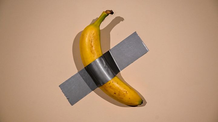 カテラン『Comedian』2019年