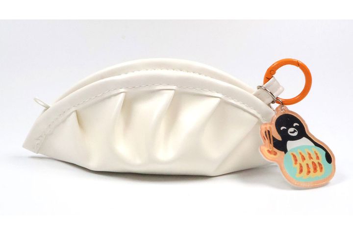 Suicaのペンギン餃子ポーチ（栃木）／￥1,320（税込み）