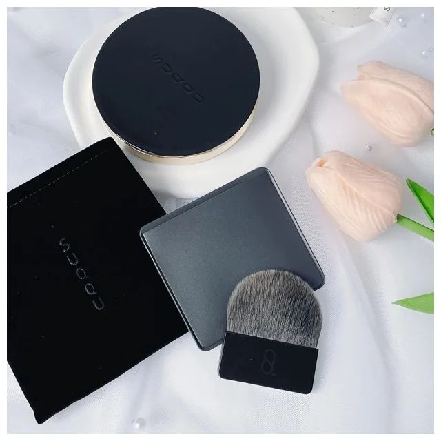 スック セッティング パウダー収納袋もついている