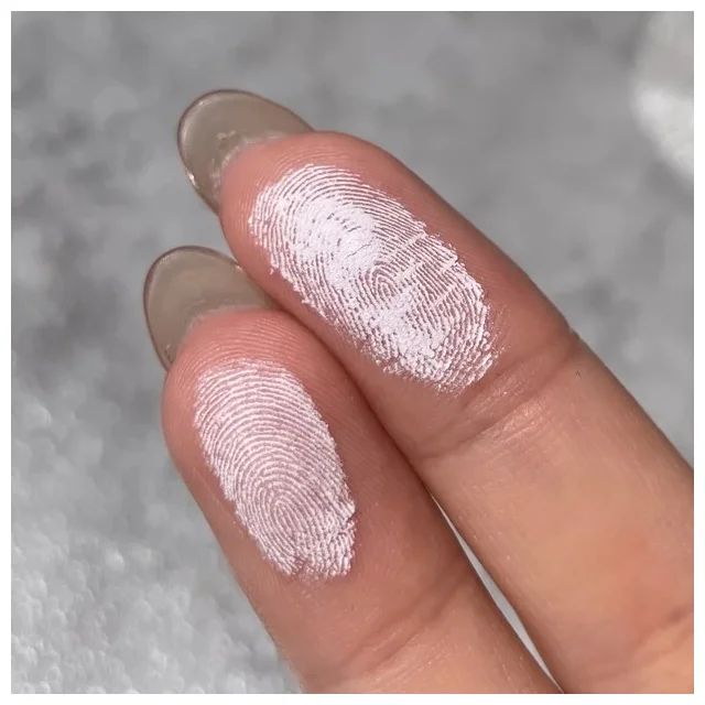 SUQQU ソフトマット セッティング パウダーのスウォッチ 指