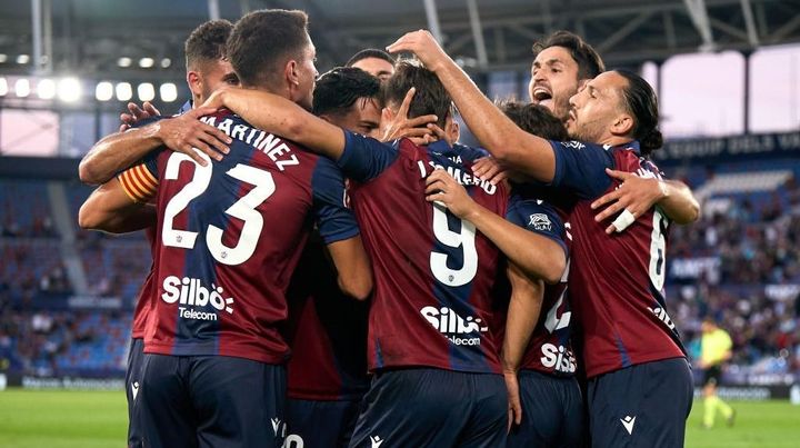 開幕3日前に選手登録わずか6人…4季ぶり昇格のサッカーチーム、試合開催が危ぶまれる