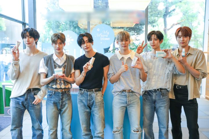 マキア RIIZE UIQ 韓国コスメ 代官山 蔦屋書店 サイン会