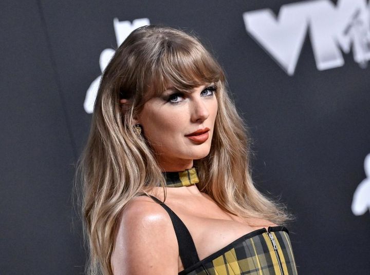 画像: テイラー・スウィフトが母からの電話で原盤権を取り戻したことを知る