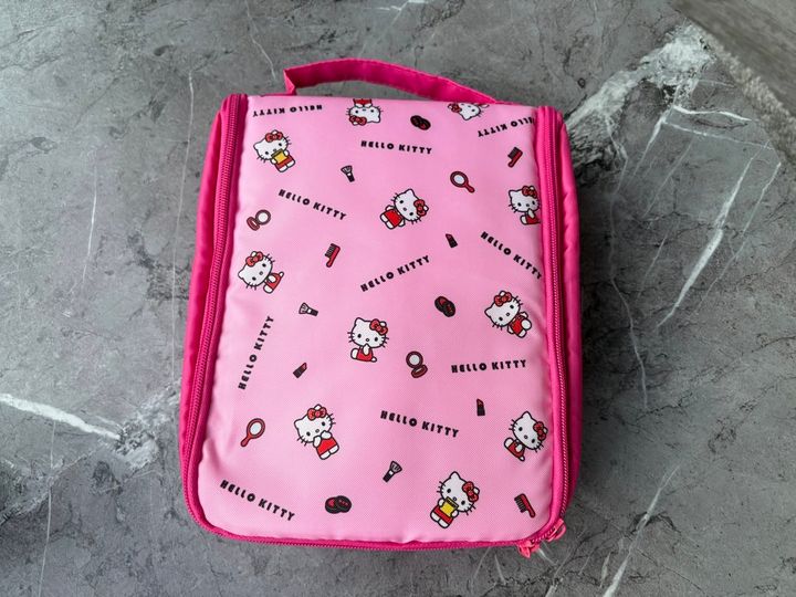 資生堂オンラインストア×ハローキティ トラベルポーチ