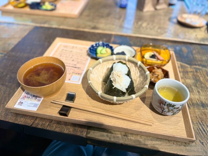 大阪 天満 ごま 老舗 和田萬 シェアレストラン IRUAERU ばんざい食堂