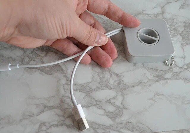 ダイソーの便利な巻き取り型ケーブル収納