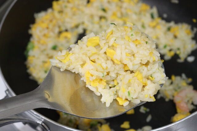 ダイソーのコーティングを剝がしにくい調理スプーンがすくいやすい