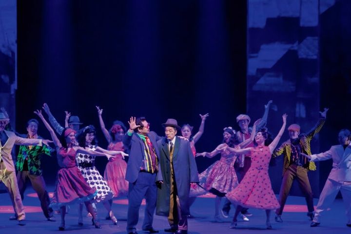 勘治は、偶然知り合った小説家に、それまで知らなかった華やかな夜の街に誘い出される。