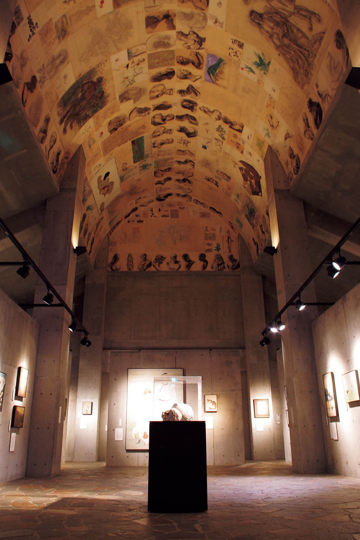 長野〈戦没画学生慰霊美術館 無言館〉「傷ついた画布のドーム