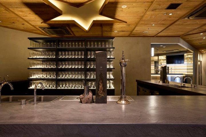 ｢サッポロ生ビール黒ラベル THE BAR」の店内