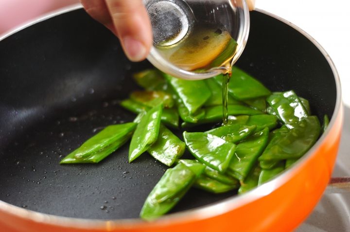 キヌサヤのナンプラーきんぴらの作り方2