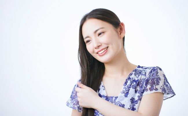 髪にツヤがある女性