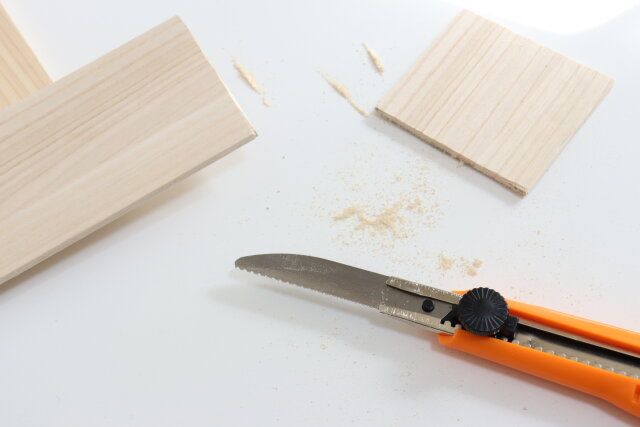 セリアのカッターのこぎりでDIY