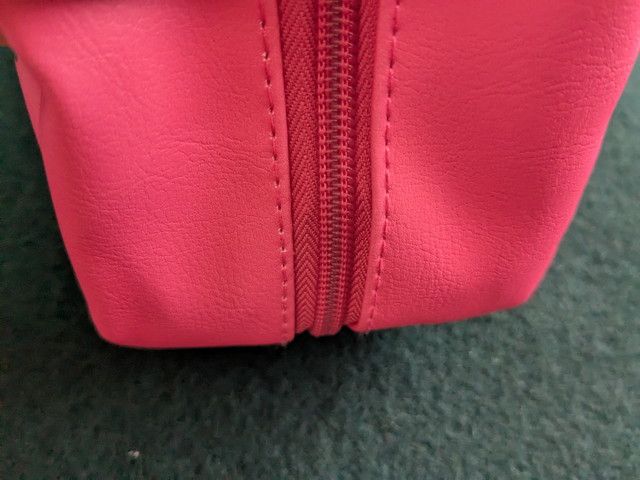 BETTY'S BLUE コスメポーチの側面マチ部分