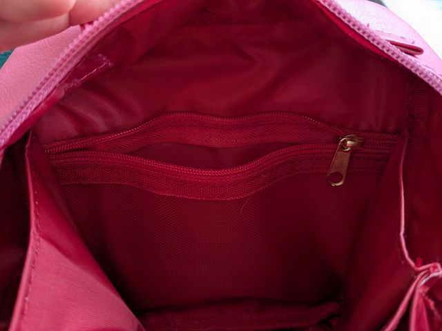 BETTY'S BLUE コスメポーチの内ポケットとファスナーポケット