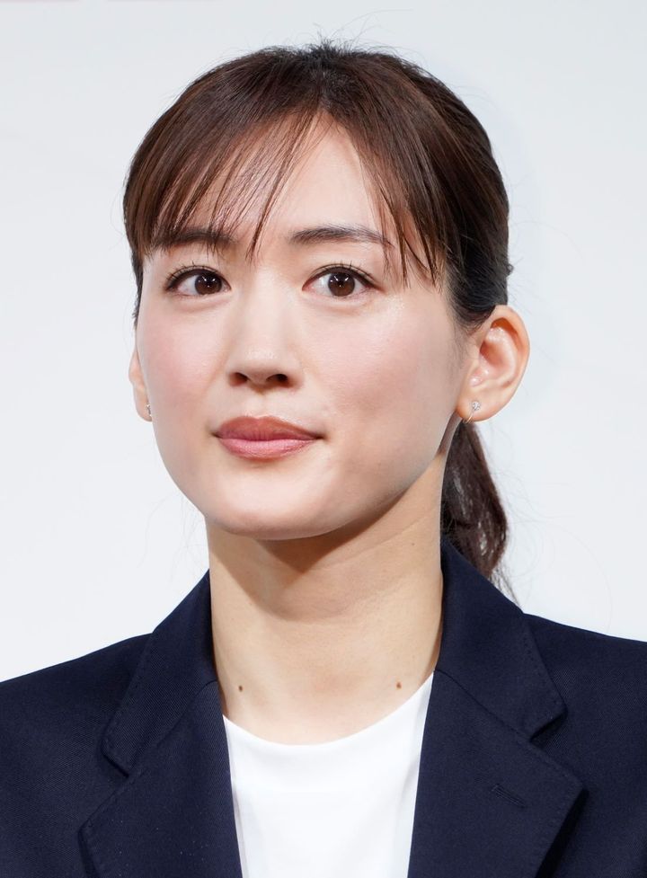 「ひとりでしにたい」で主演を務めた綾瀬はるかさん（2021年2月、時事通信フォト）