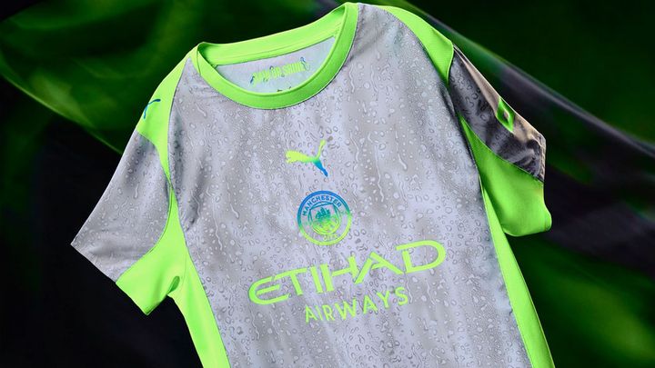 プレミアリーグ強豪、なんと「雨空デザイン」の新ユニフォームを発表！色使いが独特すぎる