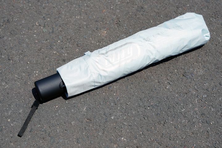 日傘として使わなかったときも、いざというときに雨傘として使いやすいように折りたたみタイプを選択しました。