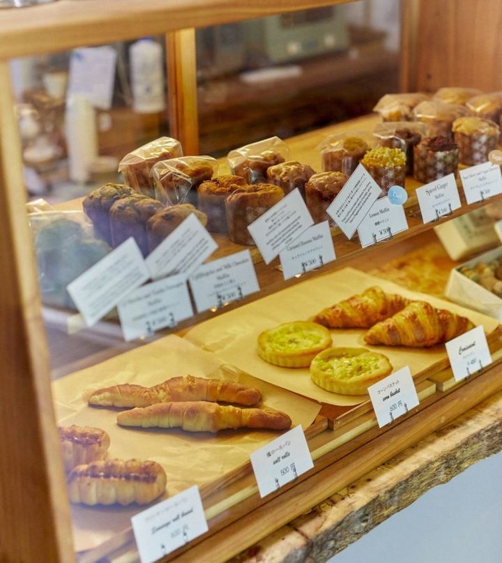 写真上段右「愛媛ブラッドオレンジとローズマリーのマフィン」500円など 