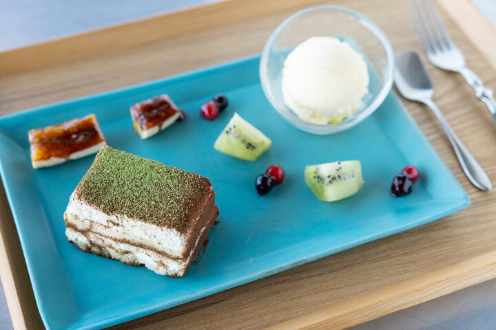 天空カフェ「れいがん茶屋」で、香川県・屋島の絶景とスイーツを