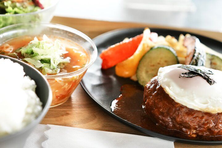 天空カフェ「れいがん茶屋」で、香川県・屋島の絶景とスイーツを