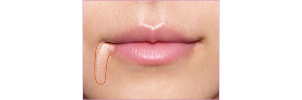 上唇にはのせないこと