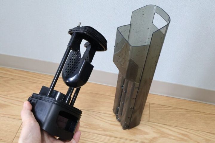 使用後に毎回固形ゴミを取り除き、タンクの水を捨てるだけでOK
