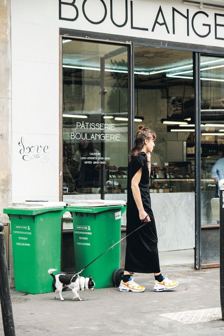 ビタミンカラーのアイテムで、夏気分を盛り上げる！【パリジェンヌの一週間コーデ】
